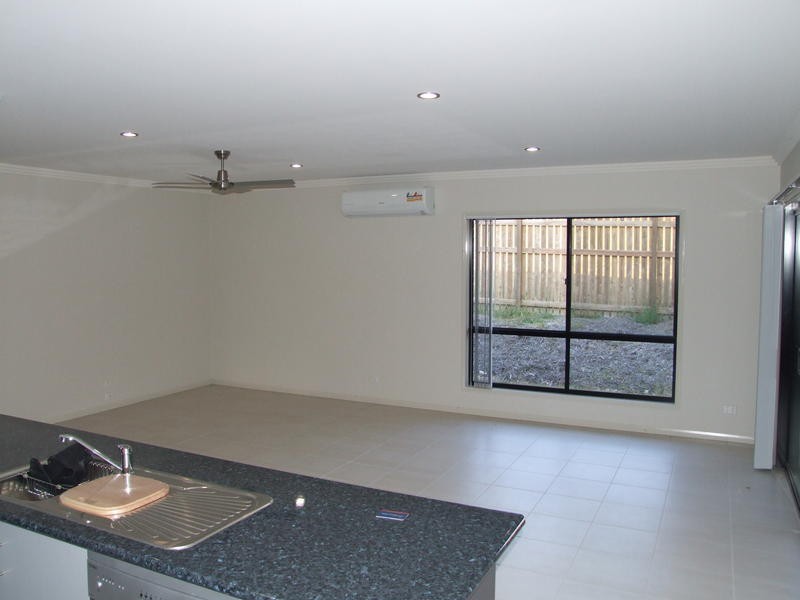 6 Morgan Cct, Urraween QLD 4655
