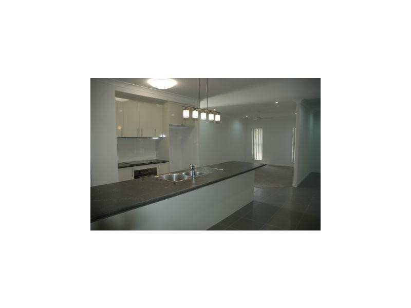 18 Kingsbarn Drive, Wondunna QLD 4655