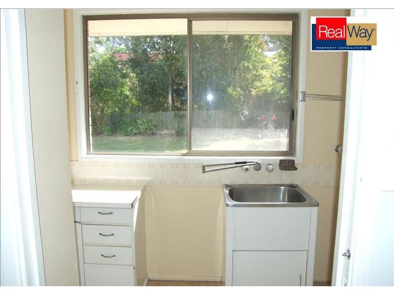 8 Maxwell St, Point Vernon QLD 4655