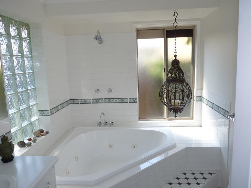 4 Hoberg Ct, Kawungan QLD 4655