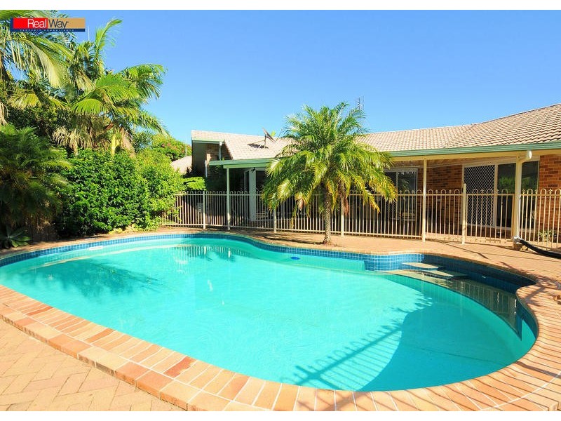 15 Gatakers Lane, Point Vernon QLD 4655