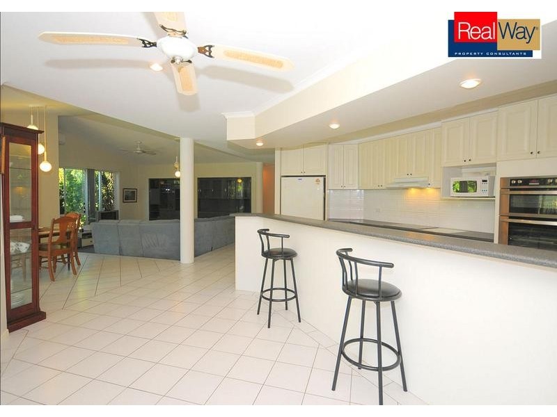 15 Gatakers Lane, Point Vernon QLD 4655