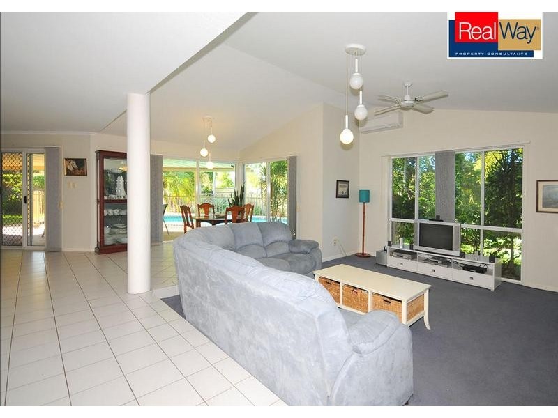 15 Gatakers Lane, Point Vernon QLD 4655