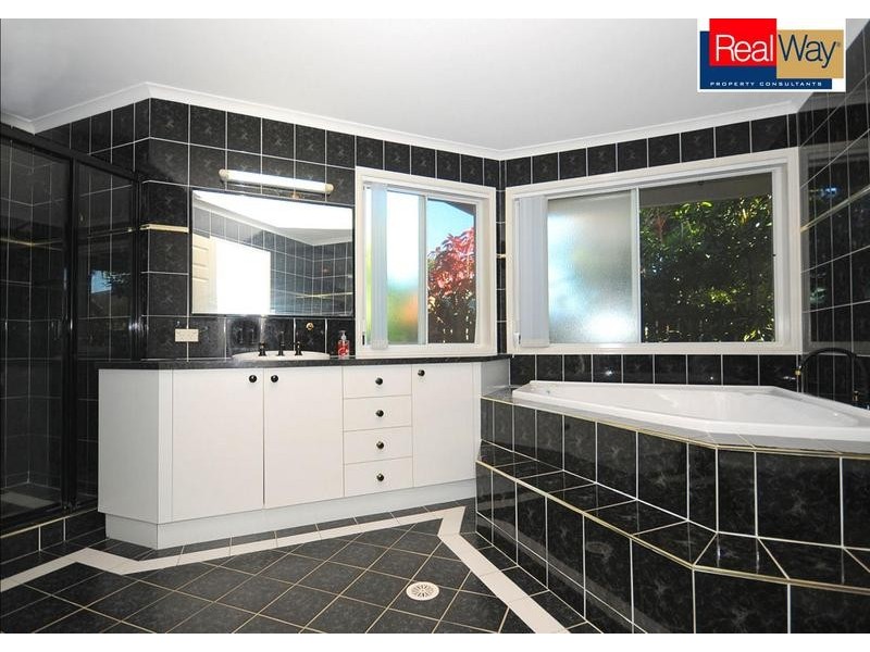 15 Gatakers Lane, Point Vernon QLD 4655