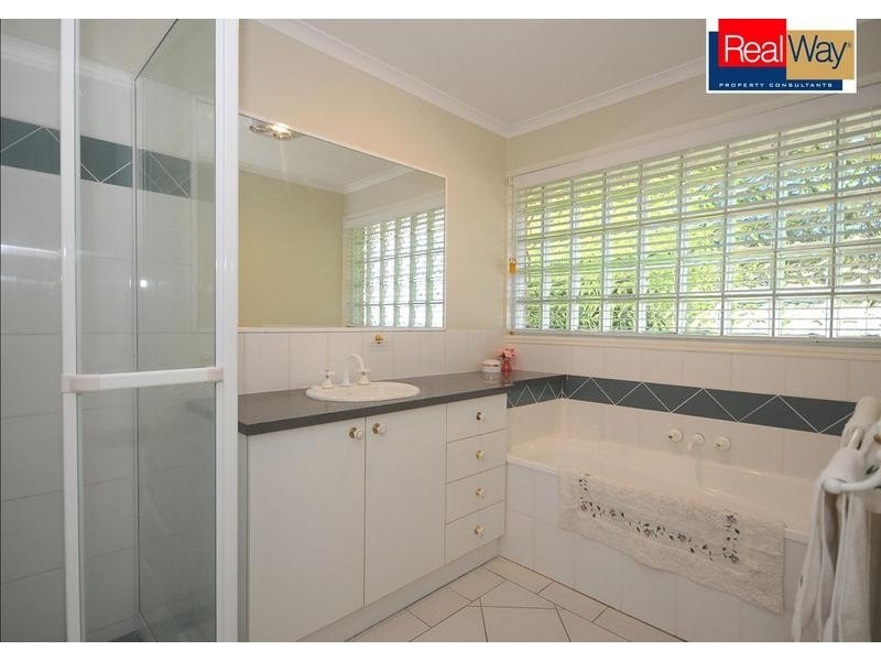 15 Gatakers Lane, Point Vernon QLD 4655