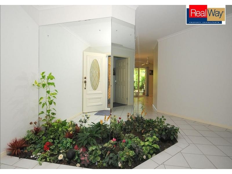 15 Gatakers Lane, Point Vernon QLD 4655