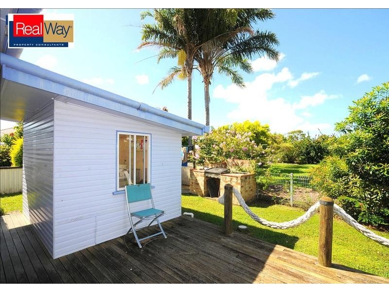 6 Aplin St, Point Vernon QLD 4655