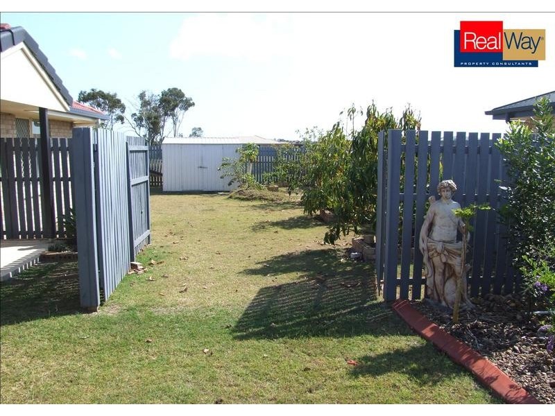 4 Isis Crt, Eli Waters QLD 4655
