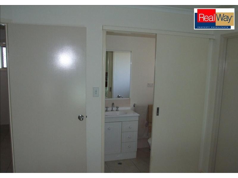 4 Isis Crt, Eli Waters QLD 4655