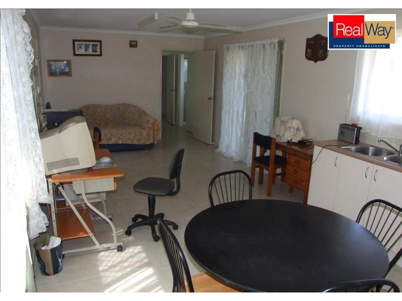 4 Isis Crt, Eli Waters QLD 4655