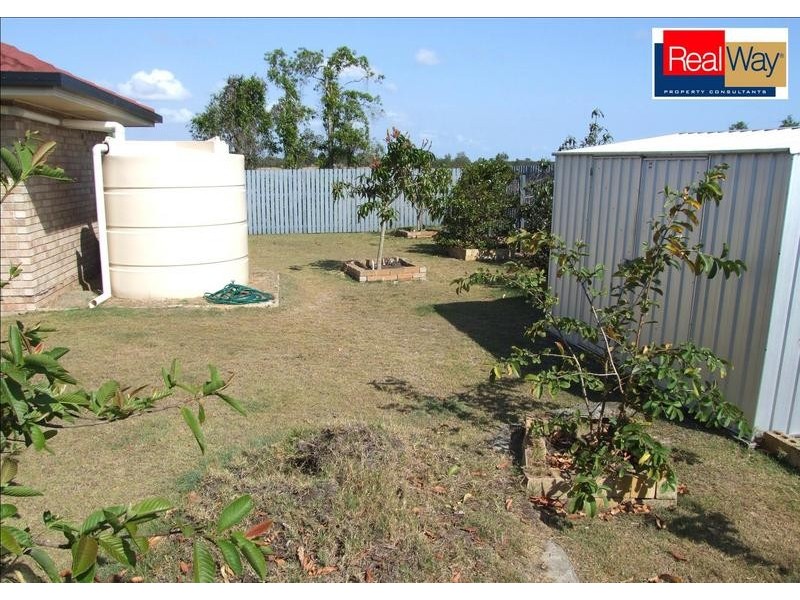 4 Isis Crt, Eli Waters QLD 4655