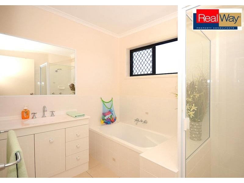 10 Topaz Circuit, Urangan QLD 4655