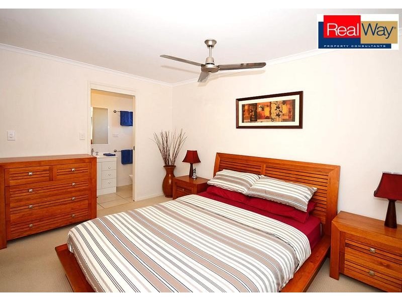 10 Topaz Circuit, Urangan QLD 4655