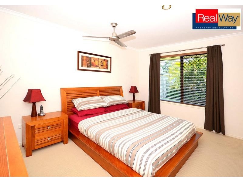 10 Topaz Circuit, Urangan QLD 4655