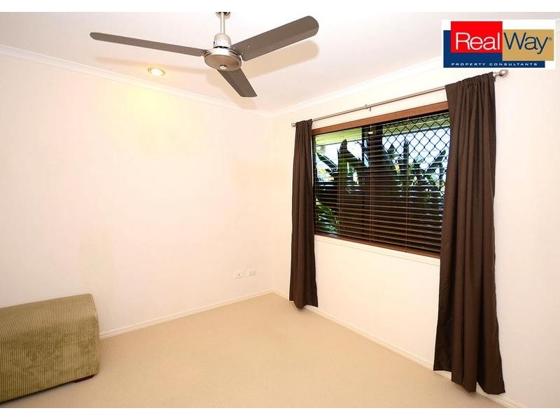 10 Topaz Circuit, Urangan QLD 4655