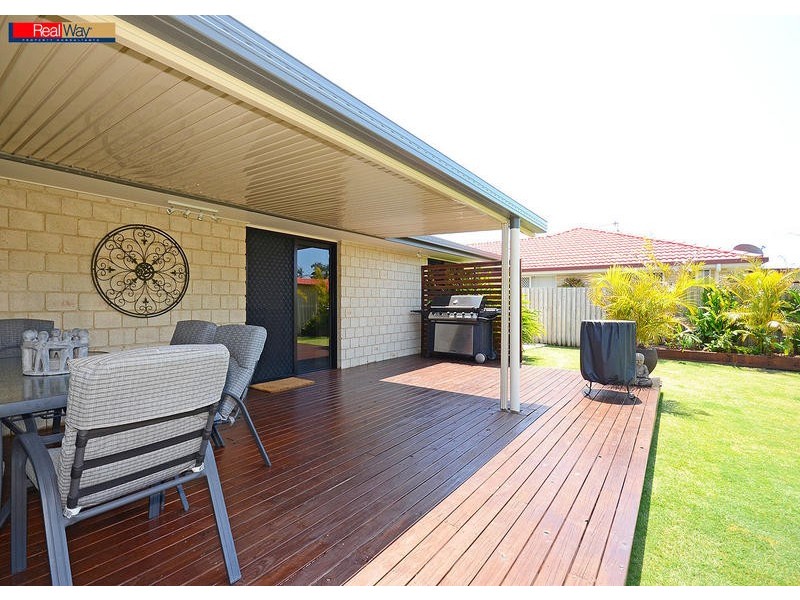 10 Topaz Circuit, Urangan QLD 4655