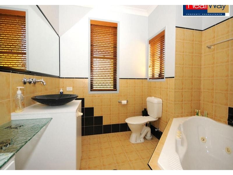 2 Waigani Ave, Kawungan QLD 4655