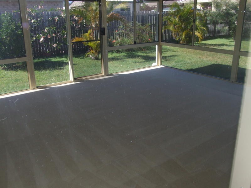 33 Pembridge Cct, Urraween QLD 4655