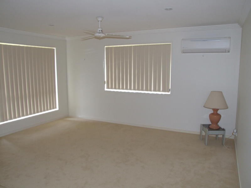 33 Pembridge Cct, Urraween QLD 4655