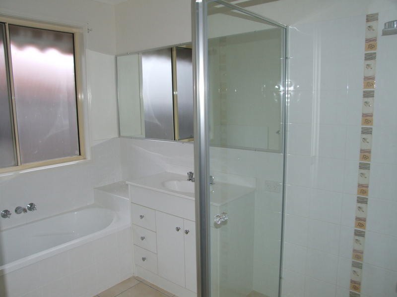 33 Pembridge Cct, Urraween QLD 4655