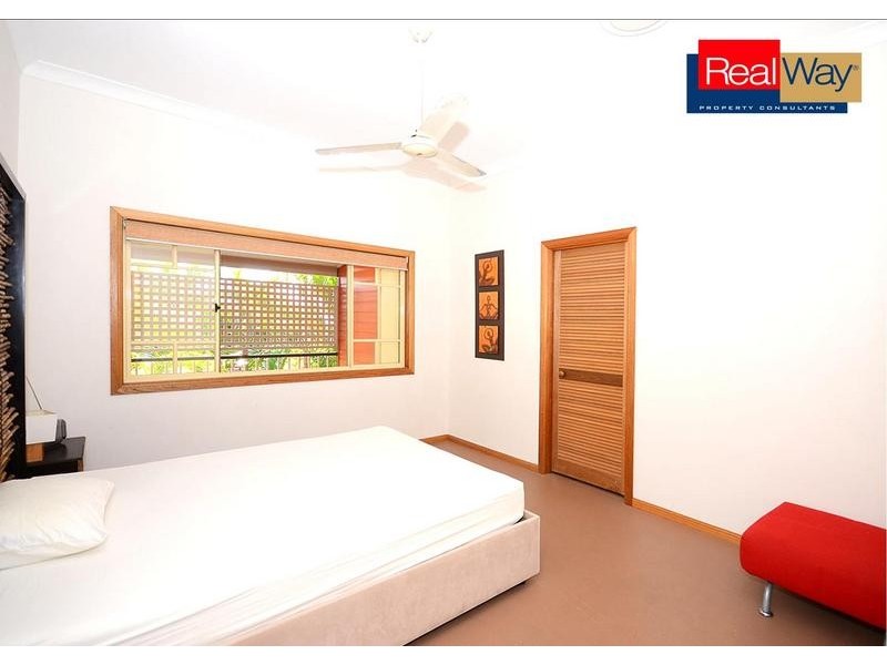 14 Layde Crt, Urangan QLD 4655