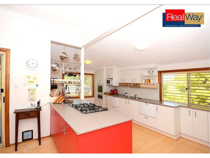 14 Layde Crt, Urangan QLD 4655