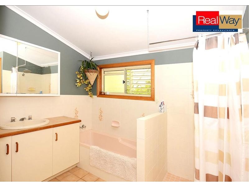 14 Layde Crt, Urangan QLD 4655