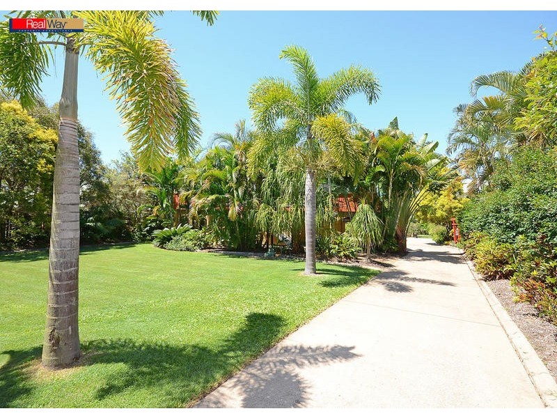 14 Layde Crt, Urangan QLD 4655