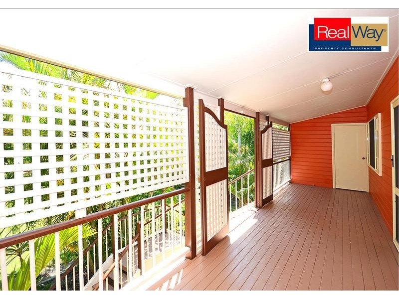 14 Layde Crt, Urangan QLD 4655