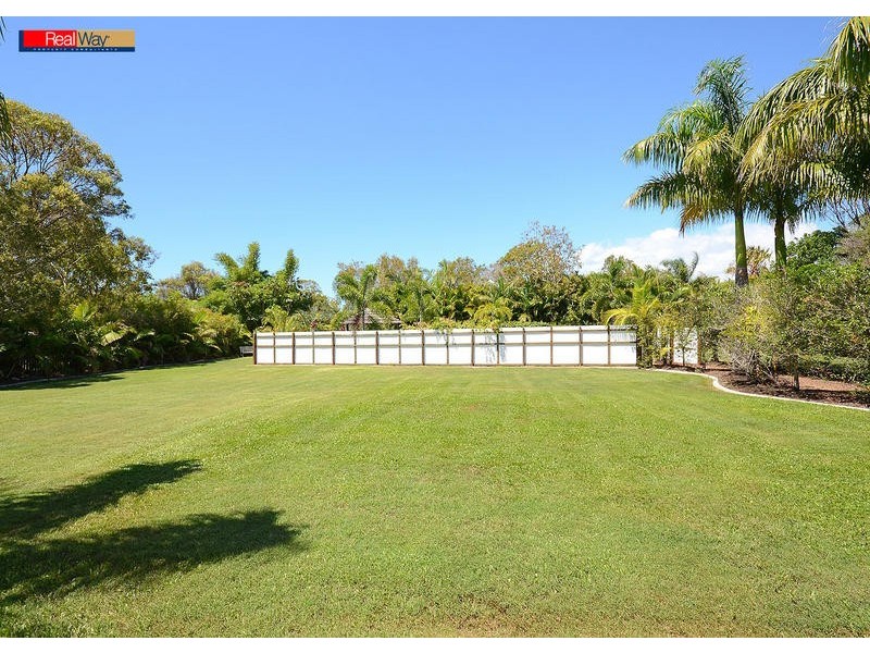14 Layde Crt, Urangan QLD 4655