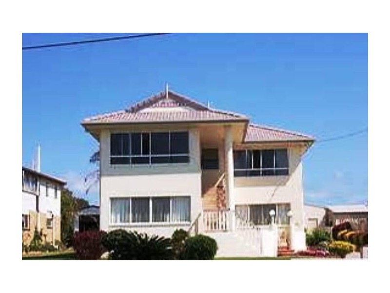 99 Esplanade, Point Vernon QLD 4655