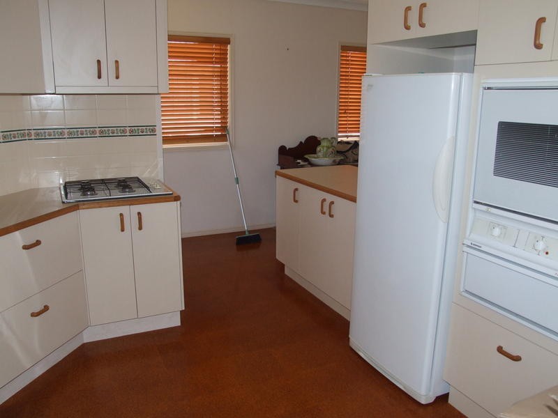 99 Esplanade, Point Vernon QLD 4655