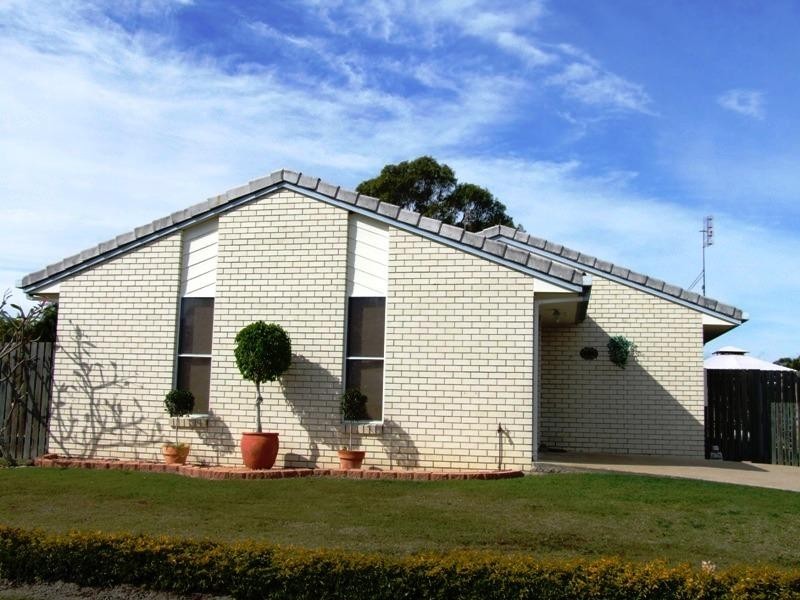 32 Michelle Dr, Point Vernon QLD 4655