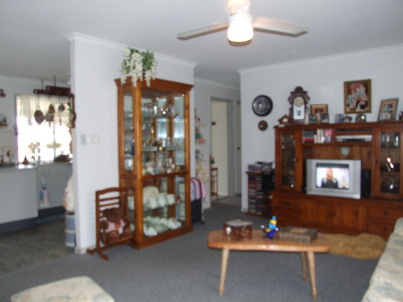 32 Michelle Dr, Point Vernon QLD 4655
