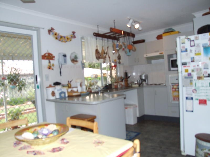 32 Michelle Dr, Point Vernon QLD 4655