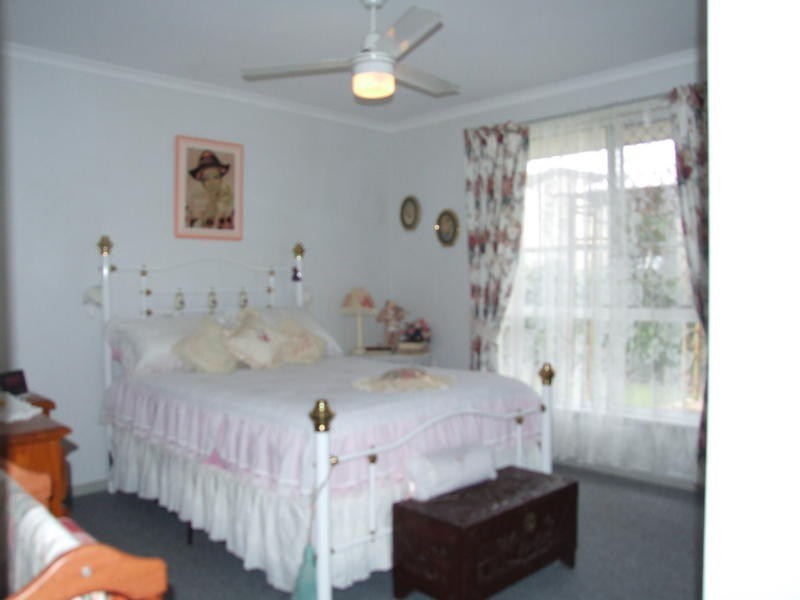 32 Michelle Dr, Point Vernon QLD 4655