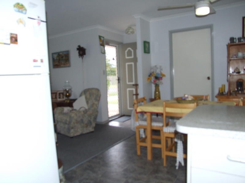 32 Michelle Dr, Point Vernon QLD 4655