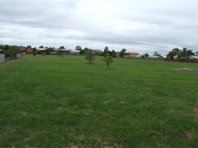 32 Michelle Dr, Point Vernon QLD 4655