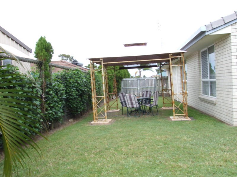 32 Michelle Dr, Point Vernon QLD 4655