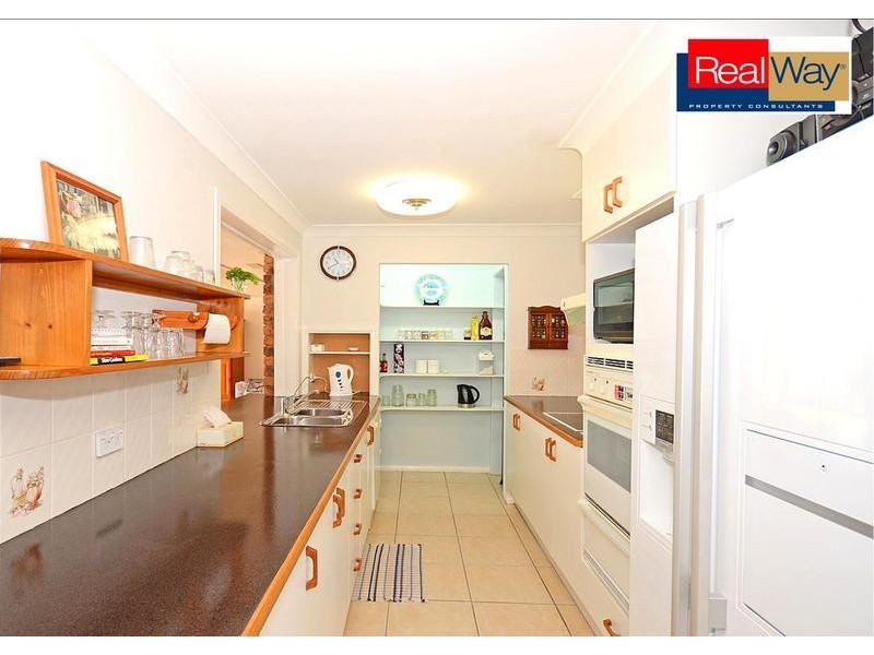 5 Awinya Ct, Urraween QLD 4655