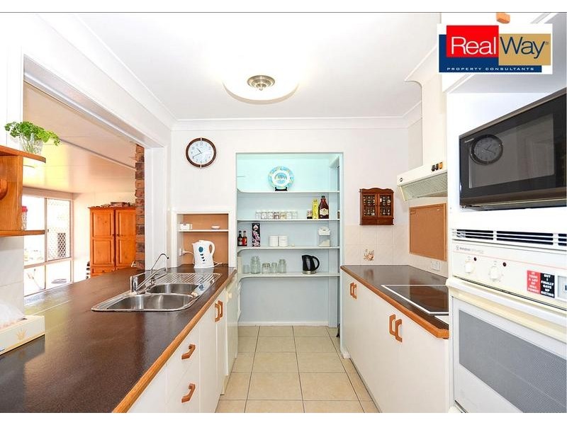 5 Awinya Ct, Urraween QLD 4655