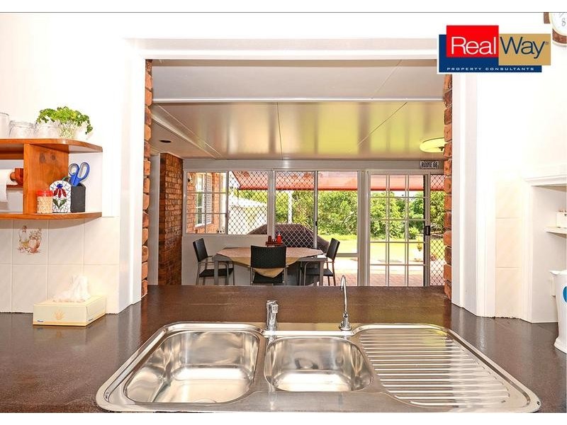 5 Awinya Ct, Urraween QLD 4655