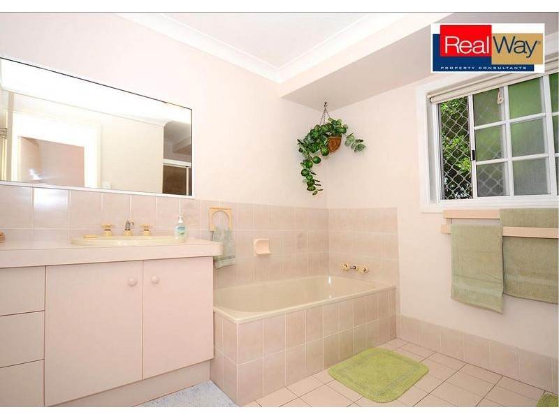 5 Awinya Ct, Urraween QLD 4655