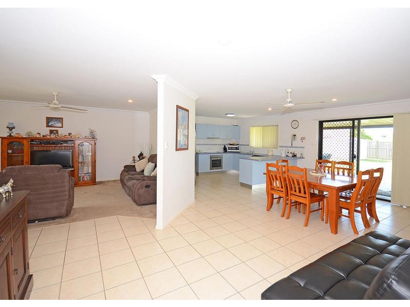 39 Bunya Crt, Eli Waters QLD 4655