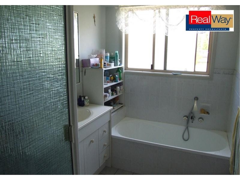 6 Maree St, Wondunna QLD 4655