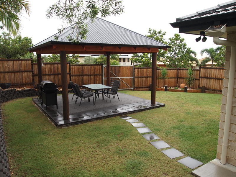 8 Lygon Court, Urraween QLD 4655