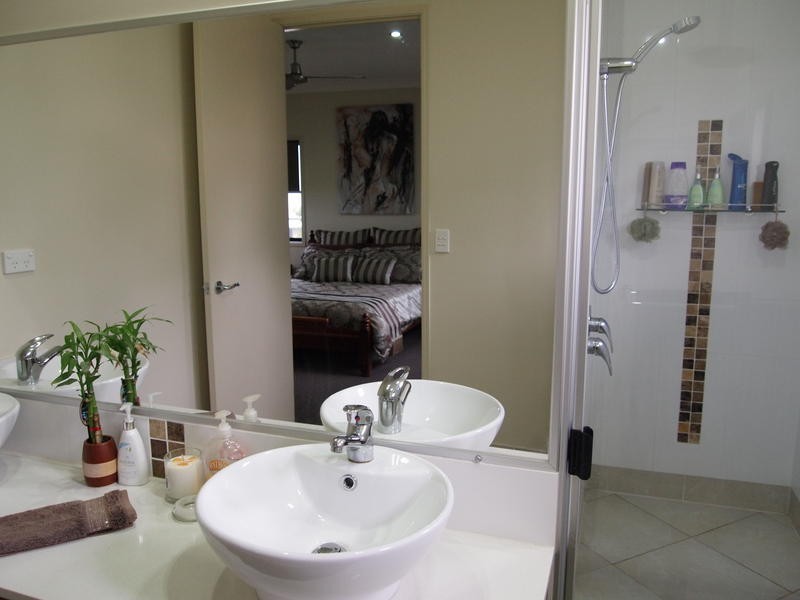 8 Lygon Court, Urraween QLD 4655