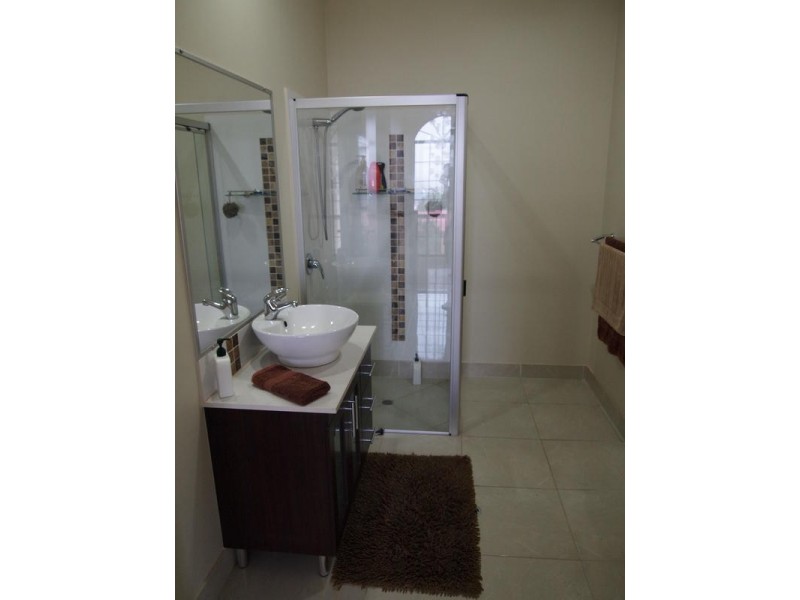 8 Lygon Court, Urraween QLD 4655