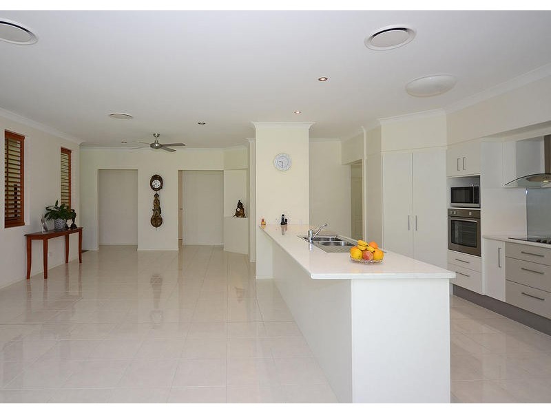 11 Heathland Ave, Wondunna QLD 4655