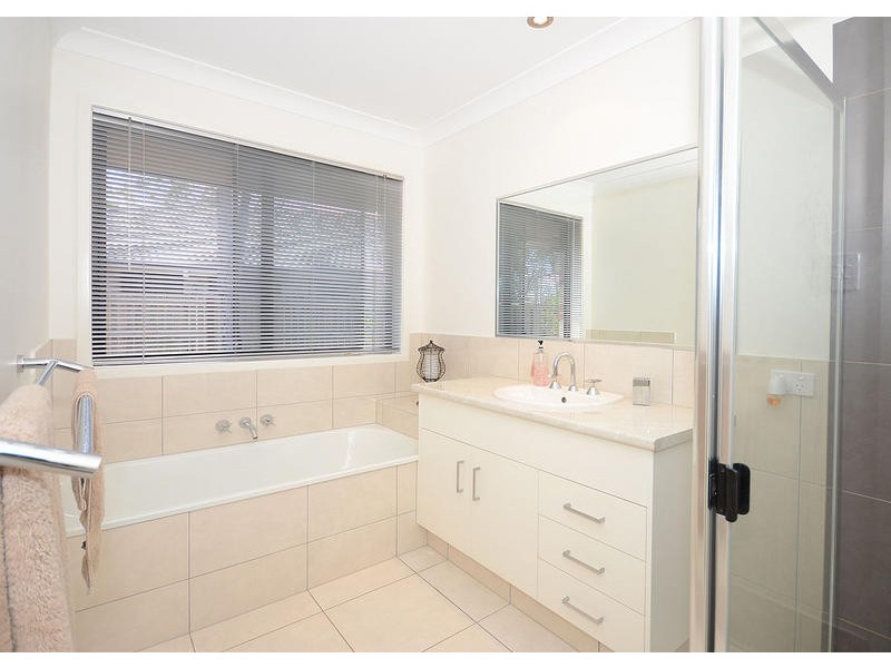 11 Heathland Ave, Wondunna QLD 4655